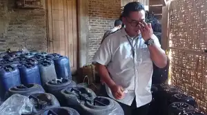 Tim Subdit 4 Tipidter Ditreskrimsus Polda Lampung berhasil menggerebek satu gudang pengolahannya di Desa Sidomulyo, Kecamatan Sidomulyo, Kabupaten Lampung Selatan (Lamsel), Kamis (24/8/2023), - foto sinarlampung.co