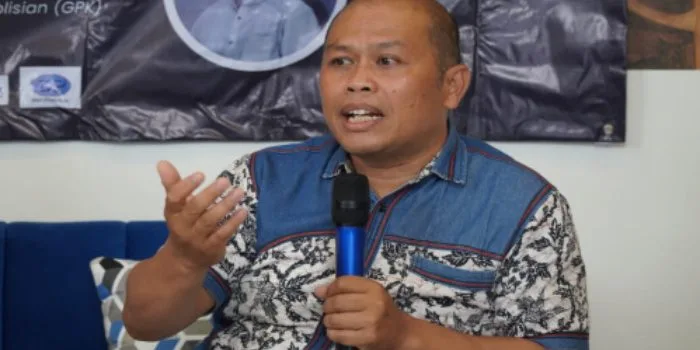 Direktur Rumah Politik, Fernando EMaS