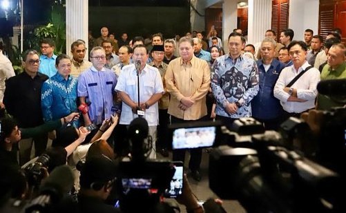 Prabowo Subianto resmi mengumumkan Gibran Rakabuming Raka sebagai Wakil Presiden untuk mendampinginya di Pilpres 2024 mendatang, Minggu 22 Oktober 2023