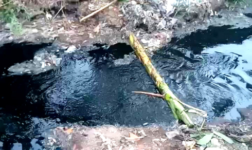 Kondisi Kali Asem bercampur air lindi bersumber dari TPA Sampah Sumur Batu dan Bantargebang