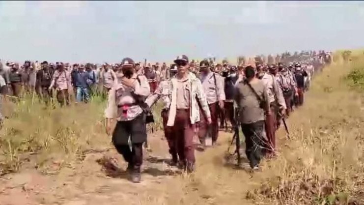 Puluhan warga telah menyiapkan lahan sejak 29 hari untuk bercocok tanam jelang musim hujan di Kilometer 26, Kampung Bakung Ilir.