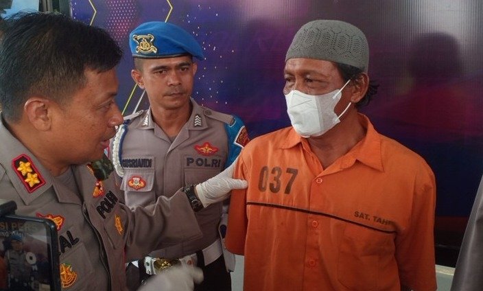 eks Kades Brajasakti, saat gelar konfrensi pers penangkapan oleh Polres Lampung Timur- foto dok