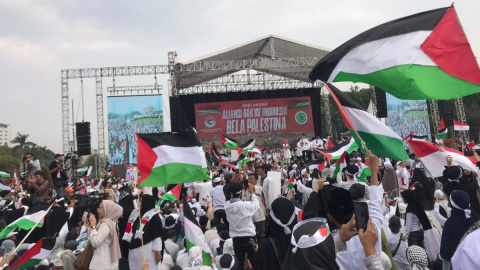 Aksi Bela Palestina Padati Monas Hingga Bundaran HI