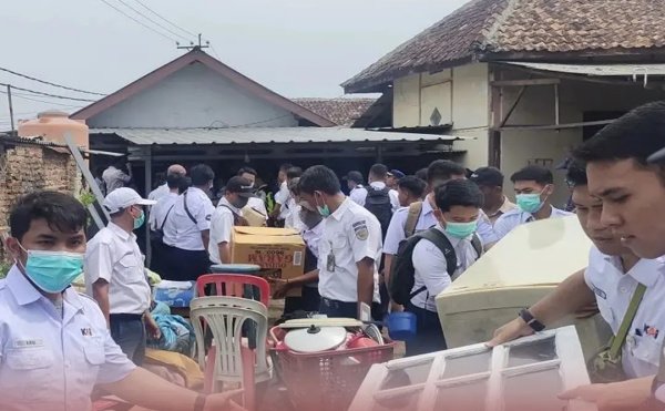 PT KAI Drive IV Tanjungkarang PJKA memagar keliling rumah dan belasan kios percetakan di Jalan Rambutan Ujung, Kelurahan Pasir Gintung, Kota Bandarlampung,