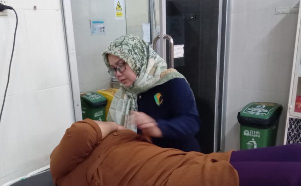 SL Wanita asal Sukadana saat menjalani pemeriksaan karena pingsan di Polres Lampung Timur saat hendak melaporkan kasus pelecehan seksual yang dialaminya, Rabu (29/11/2023) - foto ist