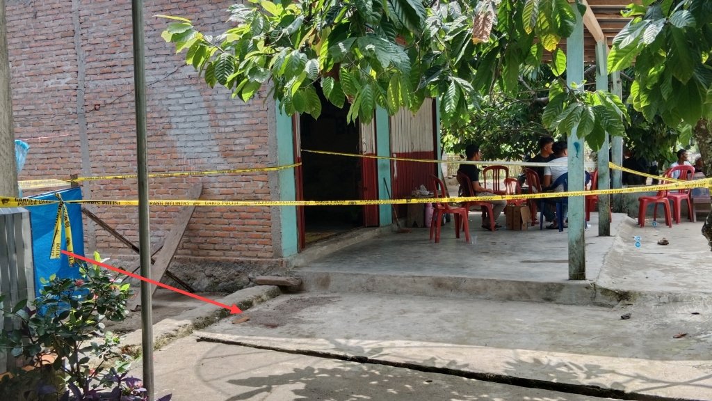 Lokasi dipasang garis Polisi tempat korban bersimbah darah ditemukan, pada Sabtu 16 Desember 2023 sekitar pukul 01.00 WIB