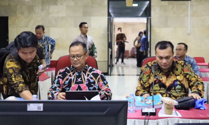 Raden Gani Muhamad memaparkan kinerja pemenuhan kewajiban tugas pokok sebagai Penjabat (Pj) Wali Kota Bekasi di Triwulan I di Kementerian Dalam Negeri (Kemendagri) pada Jumat 22 Desember 2023.