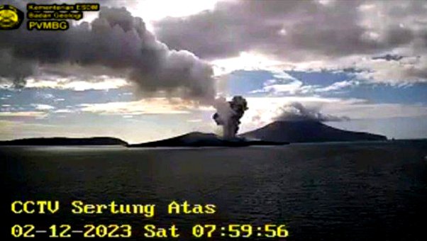 Erupsi Gunung Anak Krakatau di Lampung Selatan, terjadi dua kali hari ini, Sabtu 2 Desember 2023