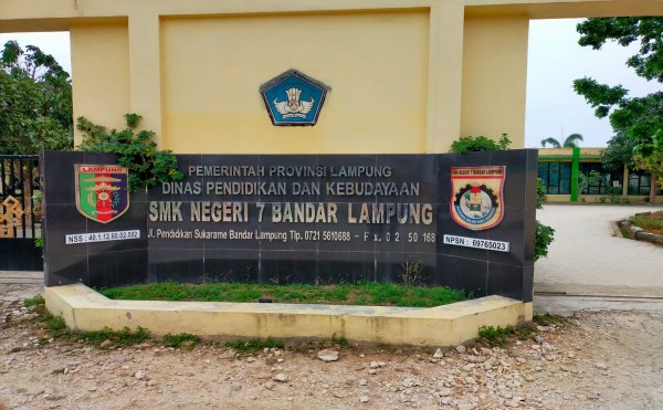 Wali Murid SMKN 7 Bandar Lampung keluhkan jumlah tarikan yang dibebankan kepada wali murid lumayan besar, tanpa ada uraian kegunaanya untuk apa saja