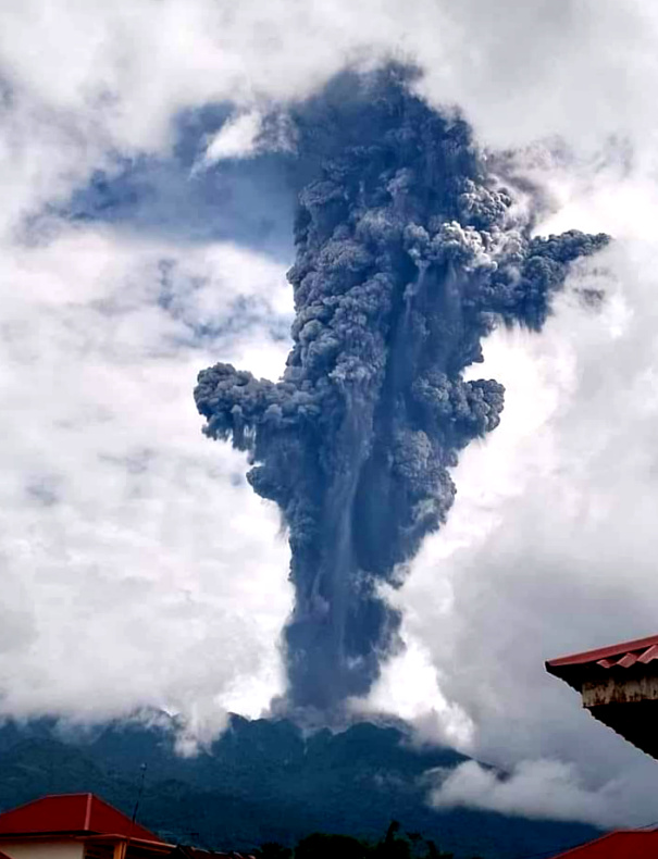 Gunung Merapi Meletus Di Agam, Hujan Abu Vulkanik Hingga Pendaki Terjebak