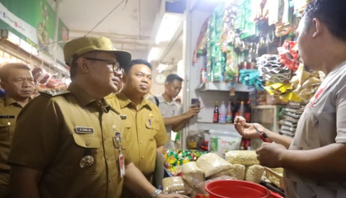 Jelang Nataru, Pj. Wali Kota Bekasi Sidak Pasar Bantargebang