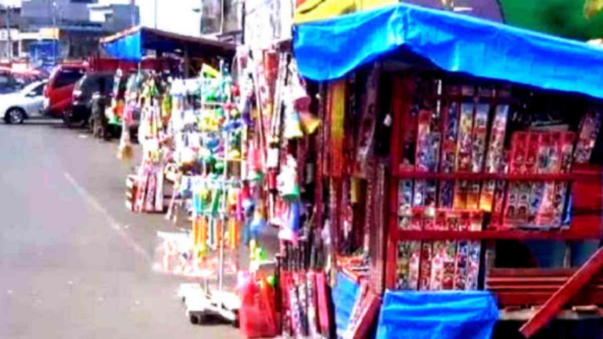 Penampakan pedagang petasan di Kota Bekasi, (foto_wr)