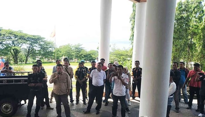 Tagihan Publikasi Tak Terbayar, Puluhan Wartawan Demo Sekretariat Bupati Tanggamus