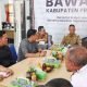 Penjabat Bupati Pringsewu Adi Erlansyah bersama Forkopimda bertandang ke kantor Badan Pengawas Pemilu (Bawaslu) Kabupaten setempat, pada Senin 15 Januari 2024.