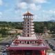 Pagoda Sata-Sahasra Buddha di kompleks Vihara Avalokitesvara, Jalan WR Supratman, KM 14, Kota Tanjungpinang, jadi mercusuar keberagamaan di Kepulauan Riau.