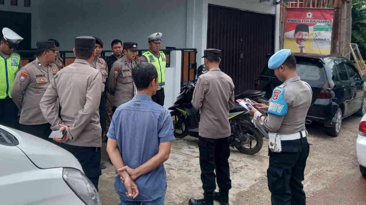 6 (enam) lokasi kampanye dari tiga kontestan berbeda di Kabupaten Pringsewu jadi pusat pengamanan polisi pada hari ke 37 masa kampanye pemilu 2024, pada Rabu (3/1/2024).