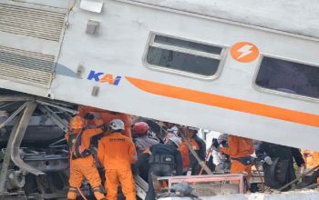 Peristiwa tabrakan maut KA Turangga dengan KA Lokal Bandung Raya itu terjadi di Jalan Petak Haurpugur-Cicalengka, Kecamatan Cicalengka, Kabupaten Bandung, Jumat (5/1), pukul 06.03 WIB.