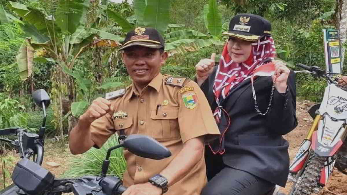 Misno Kakon Sinar Jawa, Kecamatan Air Naningan, Tanggamus bersama eks Bupati Dewi Handajani - foto doc net