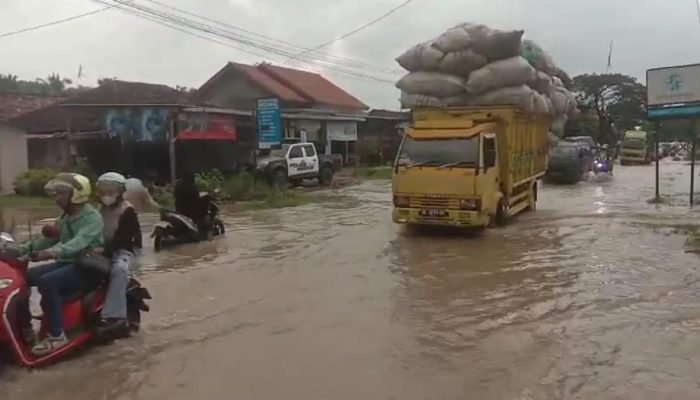 Jalinbar di Pringsewu Macet 2 KM, Gegara Tergenang Air