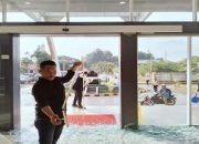 DUAR! Pintu Kaca Otomatis Gedung Teknis Bersama Kota Bekasi, Pecah