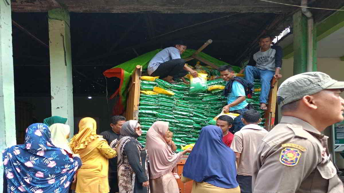 Operasi Gerakan Pangan Murah (GPM) di Bekasi Utara, 20 ton beras ludes diserbu warga dalam sehari, Kamis 22 Februari 2024- foto wawai news