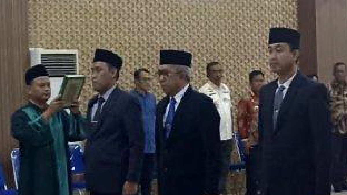 Tiga Pejabat seleksi terbuka di lantik oleh Pj Bupati Pringsewu, Lampung Adi Erlansyah. Pelantikan tersebut dilangsungkan di Aula Kantor Bupati Komplek Pemda Pringsewu, pada Jumat (2/2/2024).