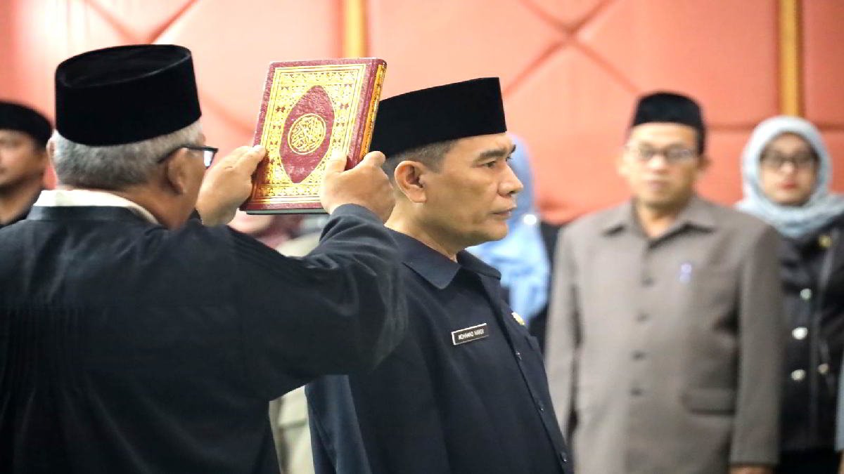 Mohamad Hardi, AK, M.Prof.Acc diambil sumpah jabatan sebagai Auditor Ahli Utama berpangkat golongan Pembina Utama Madya IV/d yang bertugas di Inspektorat Daerah Kota Bekasi.