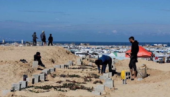 Seratusan Jiwa Warga Sipil Jadi Korban Bombardir Zionis Israel di Rafah