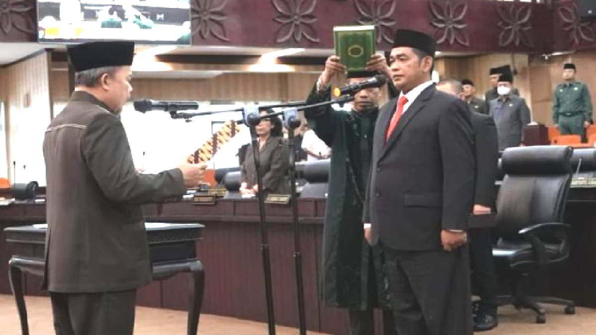 Paripurna Pengambilan Sumpah Jabatan Ahmad Jayadih sebagai anggota DPRD Kota Bekasi dari Fraksi Gerindra melalui PAW. Pengambilan sumpah dilaksanakan langsung oleh Saifuddaulah, Ketua DPRD Kota Bekasi, pada Sabtu 23 Maret 2024