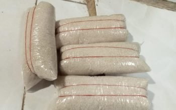 Jelang Idulfitri 1445 H sejumlah minimarket di Lampung Selatan membatasi pembelian gula pasir, hal lain harga mulai meroket terutama di toko sembako, Minggu 31 Maret 2024 - foto Wahid Toba