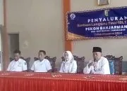 Kakon Banjar Manis Bagikan BLT DD Tahap 1 Kepada 20 KPM, Gunawan: Belanjakan Uang Sesuai Kebutuhan