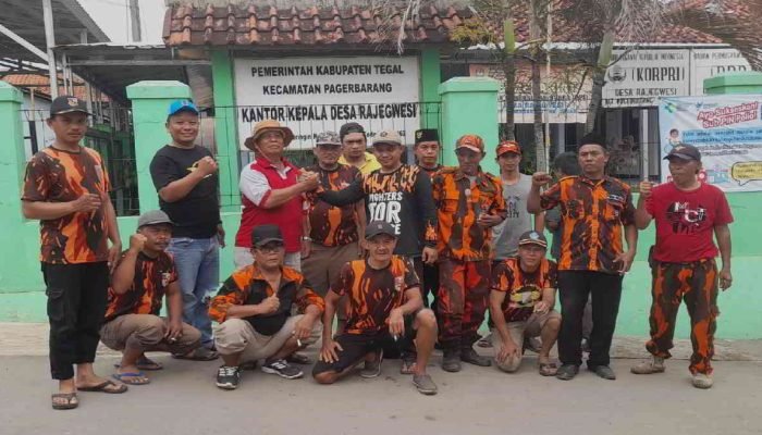 Sambut Ramadhan 1445 H, Pemuda Pancasila Pagerbarang Gelar Baksos Bersihkan TPU di Desa Rajegwesi