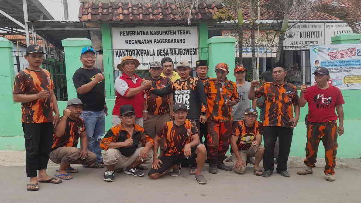 Sambut Ramadhan 1445 H, PAC PP Pagerbarang, Kabupaten Tegal, gelar Baksos bersih-bersih TPU di Desa Rajehwesi, Minggu 10 Maret 2024 - Foto Pandi