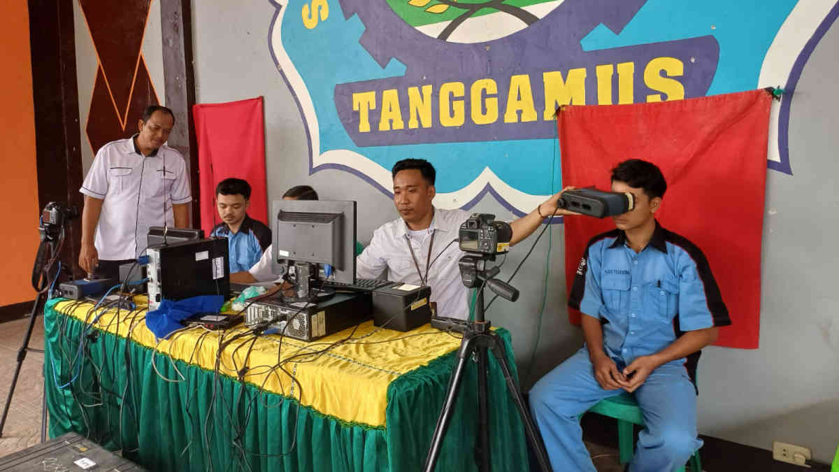 Disdukcapil Tanggamus Jemput Bola Perekaman E Ktp Di Smkn 1 Talang