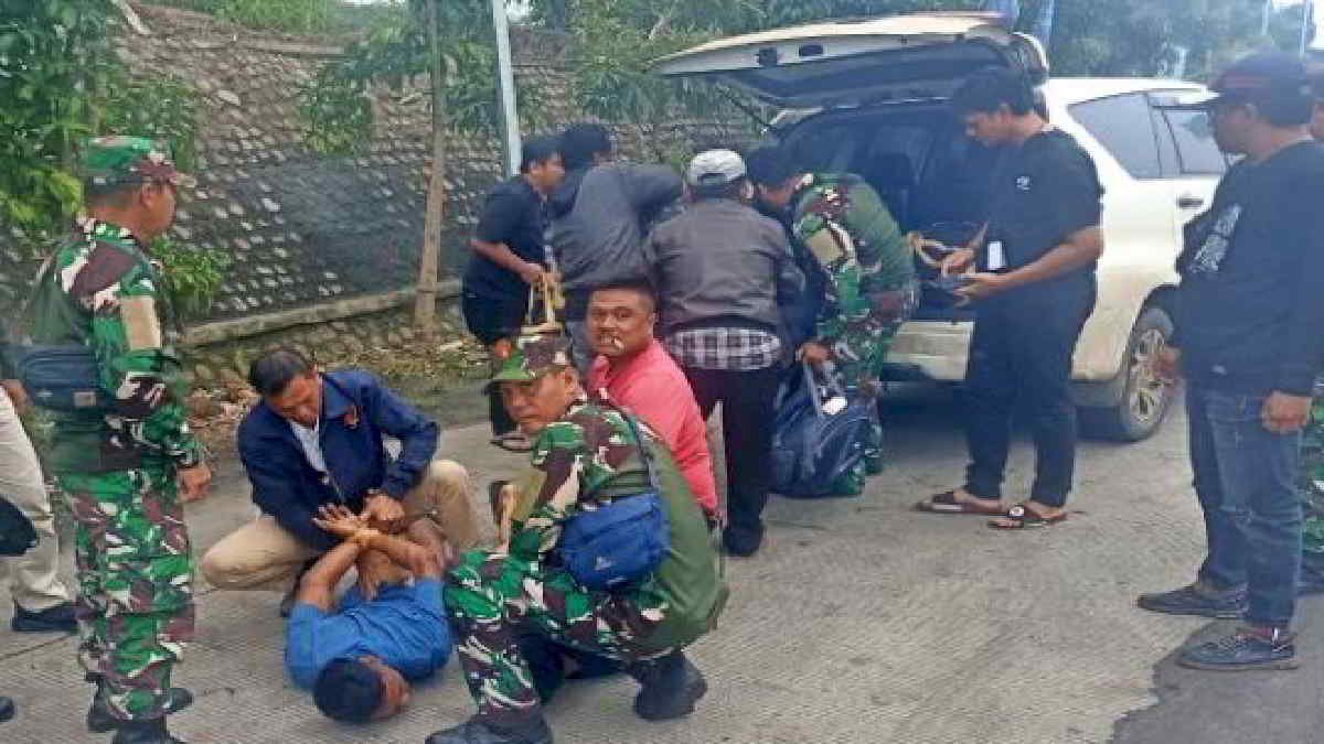 Prajurit TNI Angkatan Laut (TNI AL) yang tergabung dalam Personel Pengamanan Obyek Vital (Pam Obvit) BKO Pangkalan TNI Angkatan Laut (Lanal) Lampung gagalkan upaya penyelundupan Sabu seberat 70 Kilogram melalui pelabuhan Bakauheni, Minggu 10 Maret 2024- foto ist