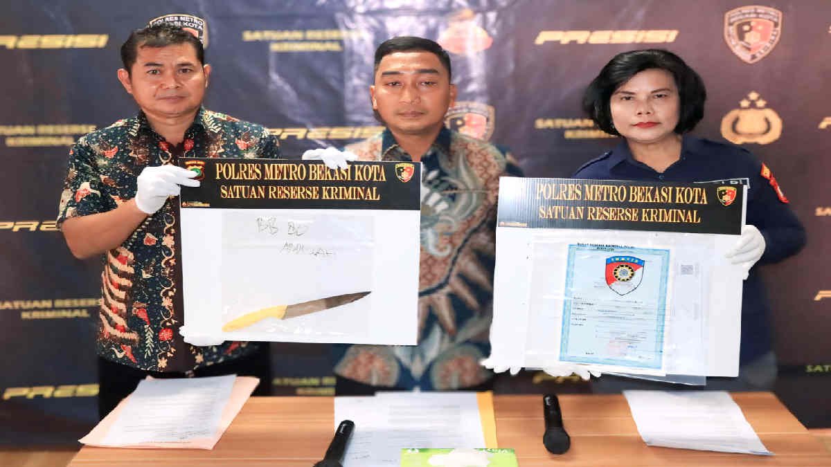 Kasat Reskrim Polres Metro Bekasi Kota AKBP M Firdaus didampingi Kasi Humas Polres Metro Bekasi Kota dalam gelar konfrensi pers pada 8 Maret 2024