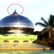 Hiasan kubah masjid berlafaz Allah di Desa Kayeli, Kabupaten Buru, Maluku, hilang pada Senin (4/3/2024). Hiasan berlapis emas itu seharusnya berada di bagian atas kubah.