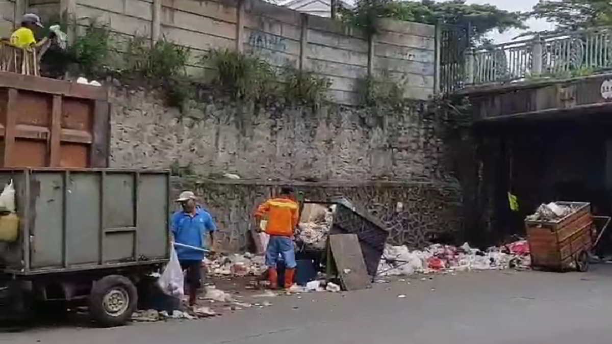 Dainggap membahayakan dan membuat pencemaran lingkungan akibat bau, Warga Minta Tempat Transit Sampah di Jalan Baru Jakasetia Ditutup - foto doc ist