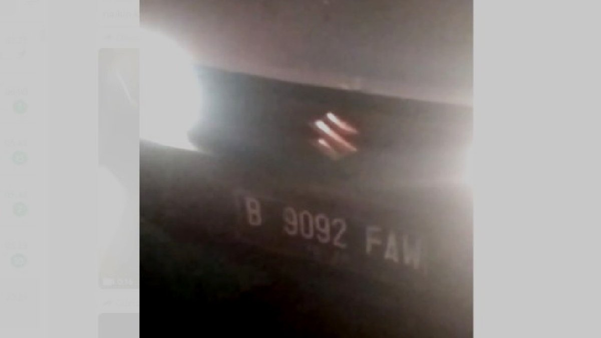 Mobil Pickup pelaku buang sampah sembarang di Inspeksi Kalimalang, saat ditangkap aktivits lingkungan, pada Kamis 14 Maret 2024 malam sekira pukul 23.19 WIB