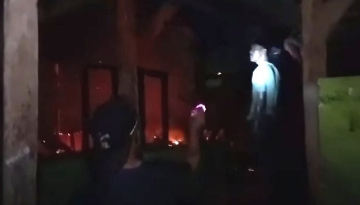 Asrama Pondok Pesantren di Way Jepara Lampung Timur, Terbakar