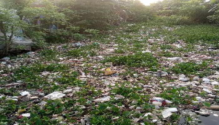 Bikin Miris, Hamparan Sampah Dibiarkan Penuhi Saluran Irigasi Kali Cikarang Hilir Bekasi