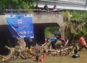 Hari Bumi 2024, WCD Bekasi Giat Aksi Bersih Sampah di Kali Sadang