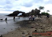 Pantai Karang Bolong Tanggamus, Jadi Destinasi Favorit Libur Idulfitri