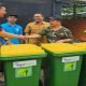 FajarPaper melalui program Penyerahan Tempat Sampah turut mendukung pelestarian lingkungan yang bersih sebagai komitmen kepedulian FajarPaper pada kesehatan lingkungan di masyarakat sekitar