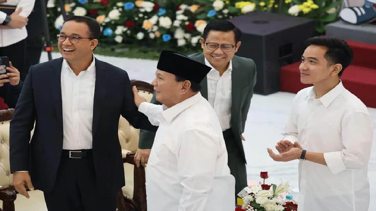 Presiden dan Wapres Terpilih Prabowo Gibran menayalami Capres 01 Anies Baswedan dalam penetapan oleh KPU Rabu 24 April 2024