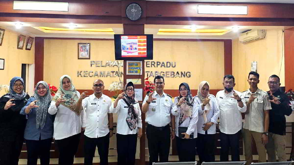 Kepala Bagian Humas Pemkot Bekasi, Amsiyah memimpin langsung Monev PPID Utama di Kecamatan Bantargebang terkait UU KIP, pada Rabu 29 Mei 2024