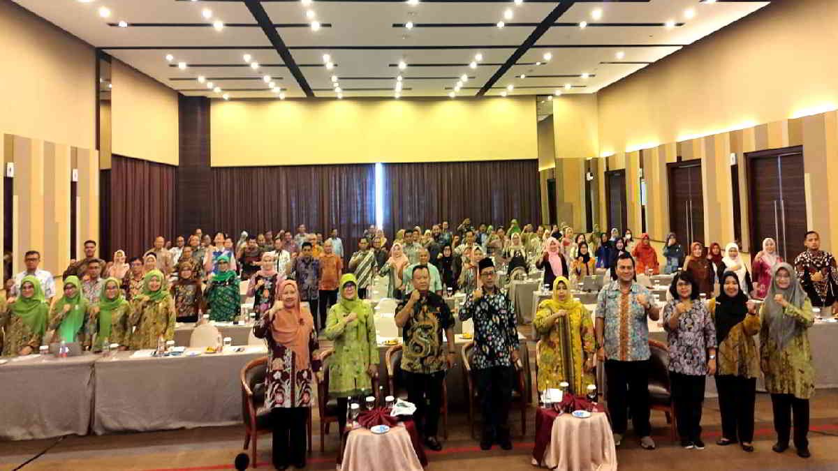 Foto- Asda II Sekretariat Daerah Kota Bekasi Inayatullah, membuka bimbingan teknis peningkatan kapasitas Tim Koordinasi Kerja Sama Daerah (TKKSD) tingkat Kota Bekasi, di Ballroom Hotel Horison Ultima, Kamis, (30/5/2024).