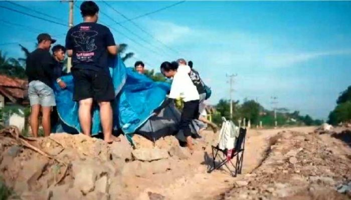 Kereen, Pemuda Dirikan Tenda Camping di Lokasi Wisata ‘Seribu Lubang’ Tubaba