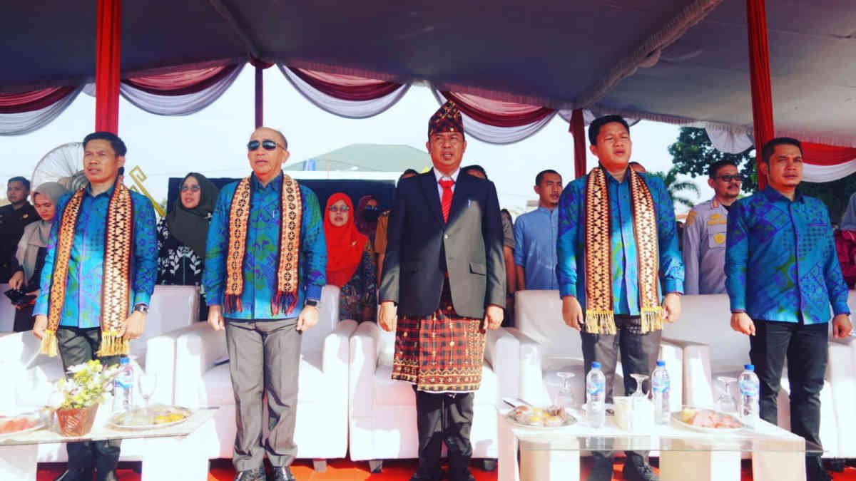 Pemilihan Bupati dan Wakil Bupati Kabupaten Tanggamus Tahun 2024 resmi diluncurkan dengan Maskot Silumba, acara digelar di lapangan Tangsi Kecamatan Talang Padang, Senin 27 Mei 2024.