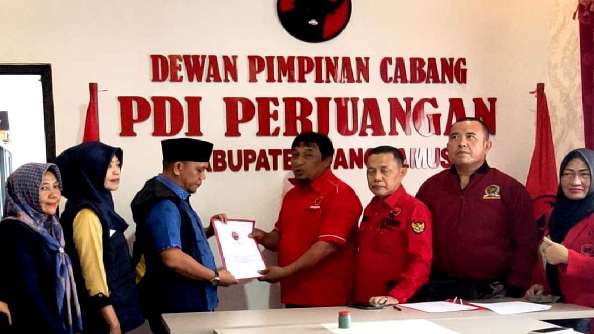 Kurnain kembalikan berkas ke PDIP Tanggamus